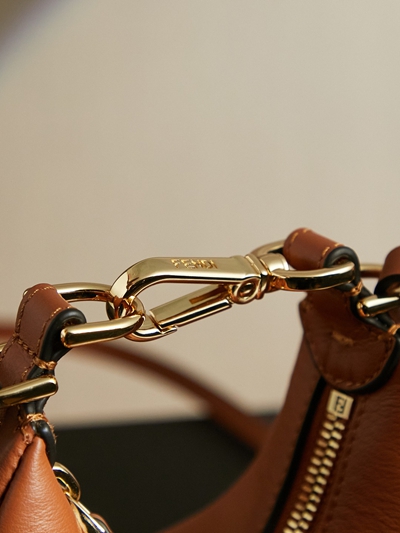 フェンディバッグ角部分ディテール